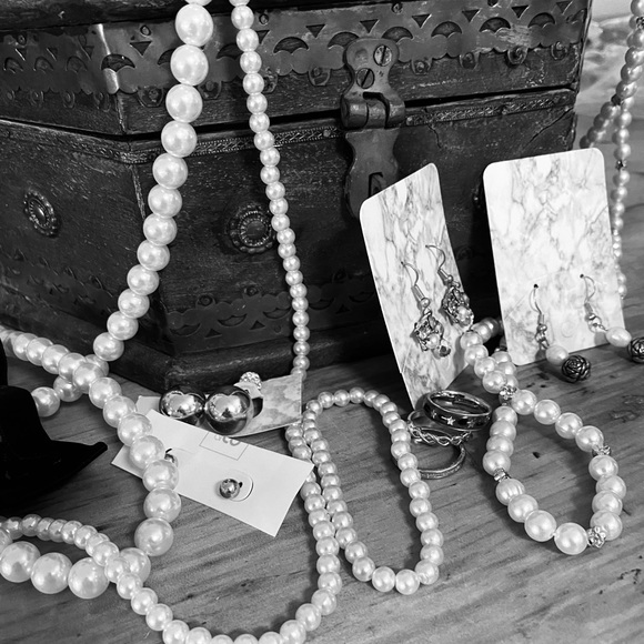 PEARL THEME BULK SAVE : Great Buy of Mixed Vintage Jewellery - Picture 7 of 12